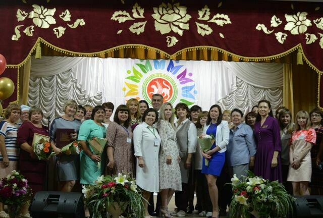 Глава Камско-Устьинского района поздравляет с профессиональным праздником работников социальной сферы