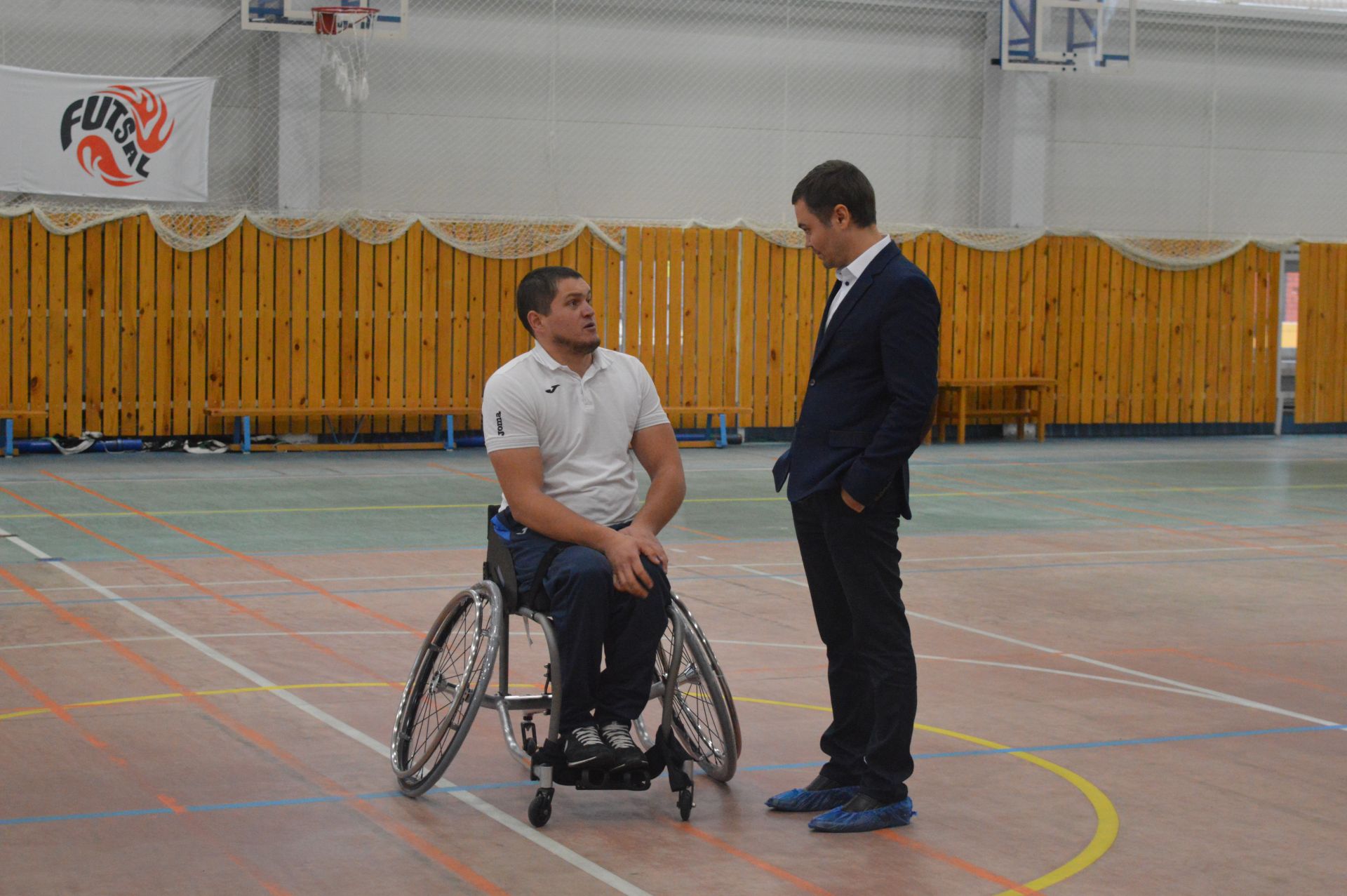 Состоялось вручение новой спортивной инвалидной коляски Динару Мифтахову