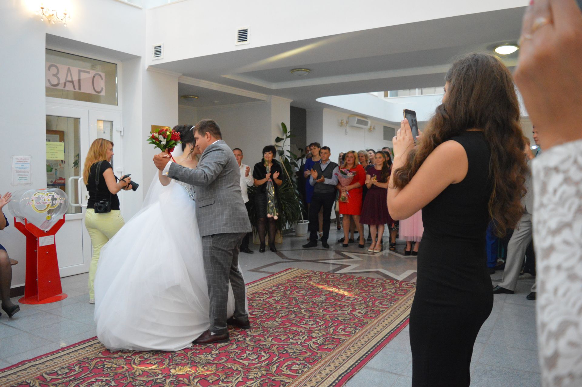 Сегодня в ЗАГСе Камско-Устьинского района заключили брак Регина Рженева и Рим Бикмуллин.