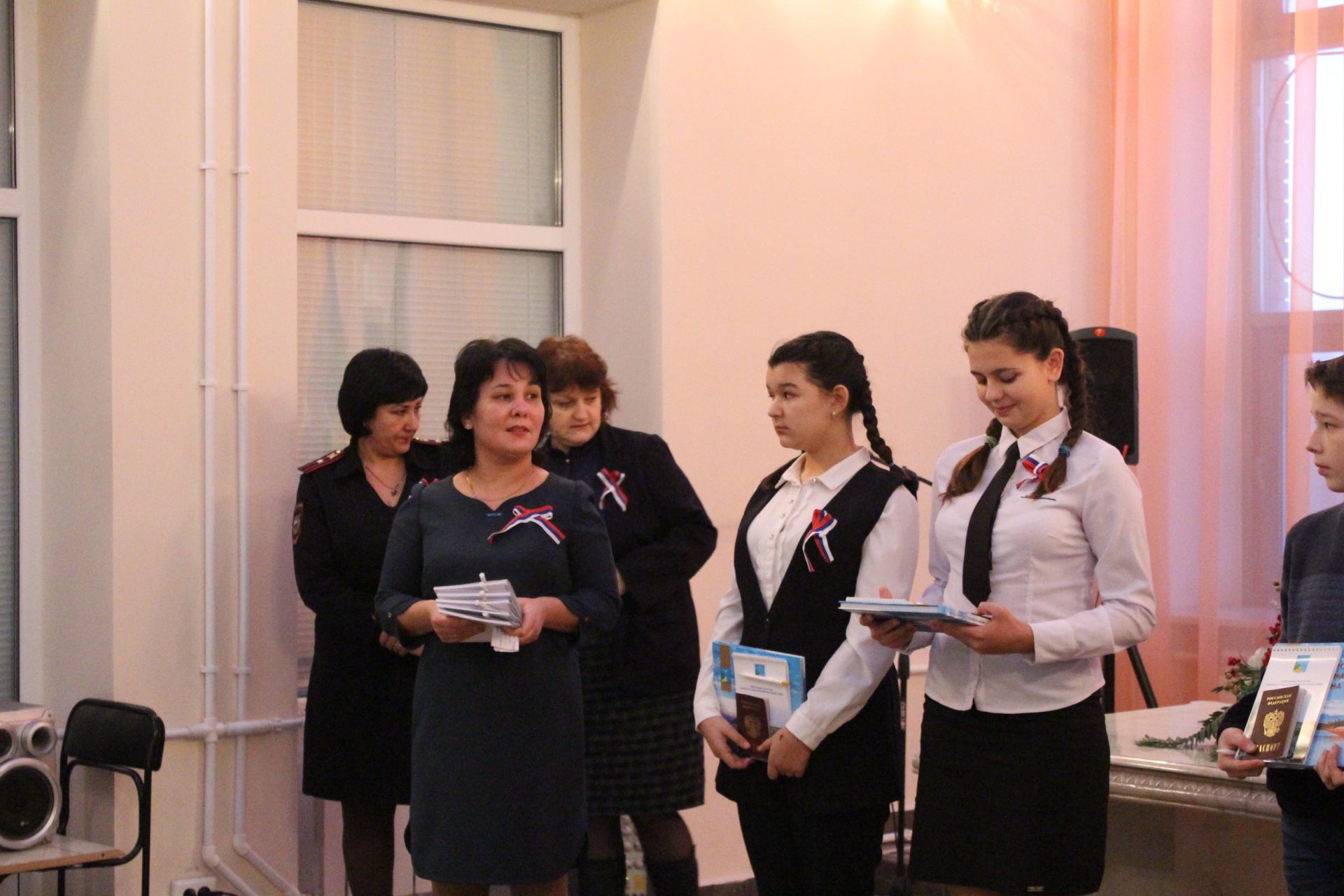Торжественно вручение паспортов в День Конституции РФ состоялось в Камском Устье