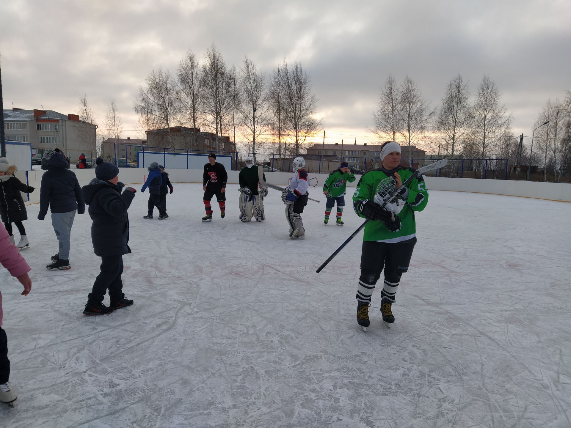 В Камском Устье провели турнир по хоккею на призы Деда Мороза