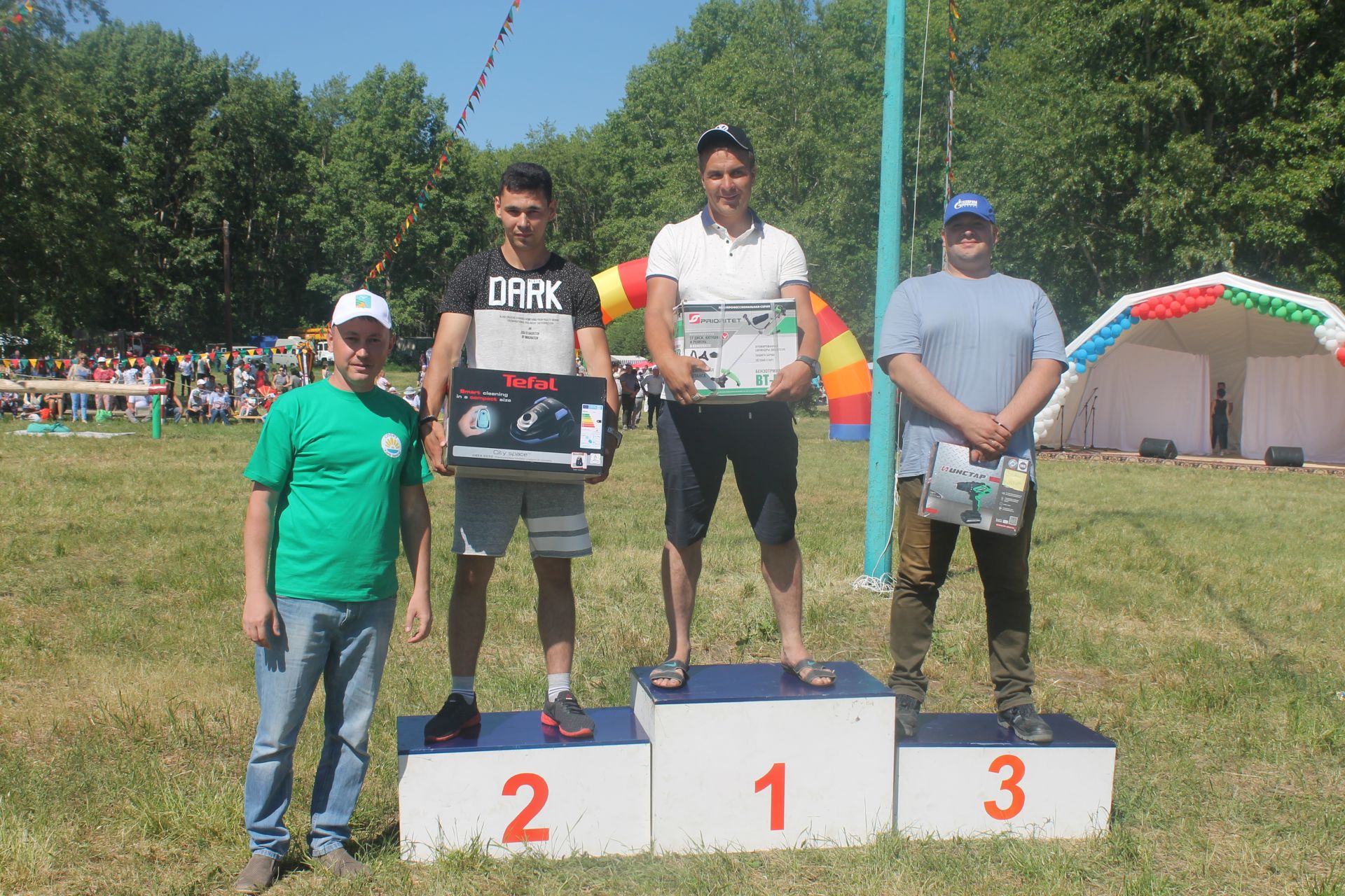Награждение победителей спортивных состязаний на Сабантуе