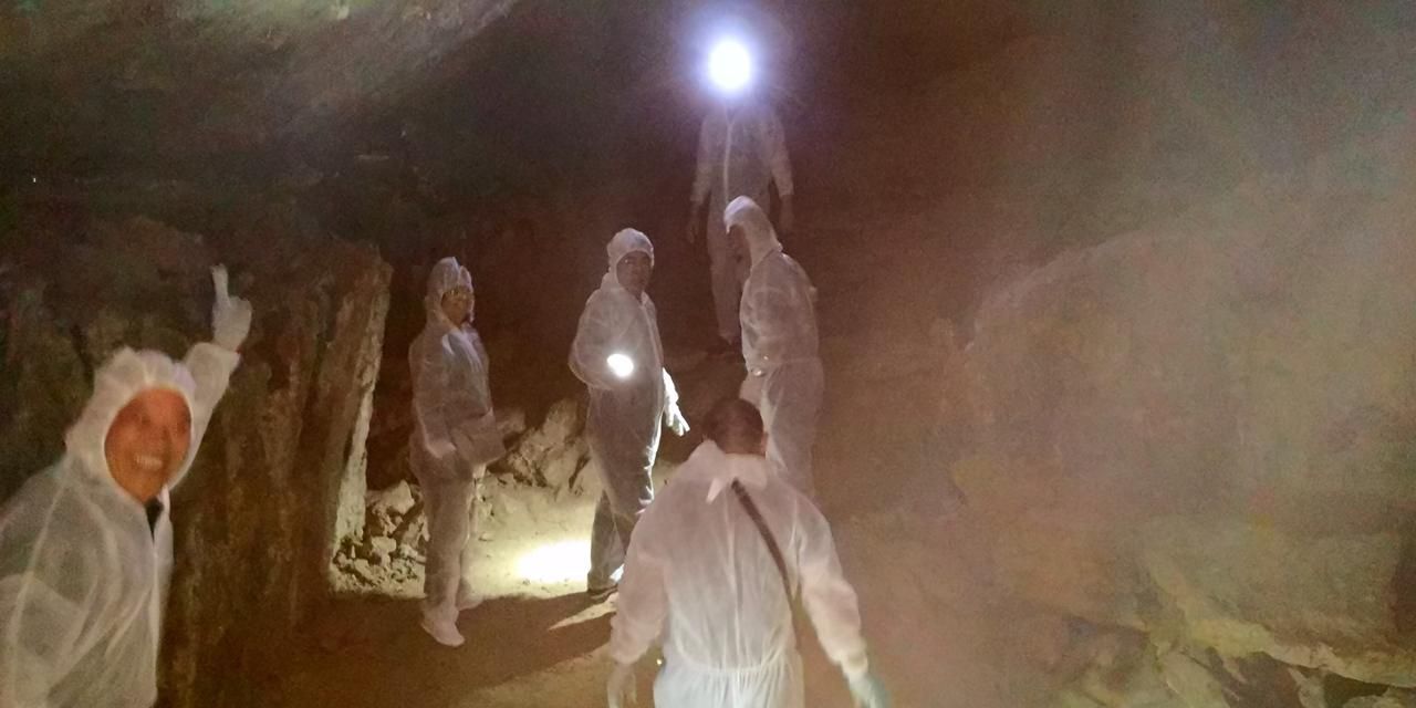 В Юрьевской пещере были оставлены китайские иероглифы (фоторепортаж)