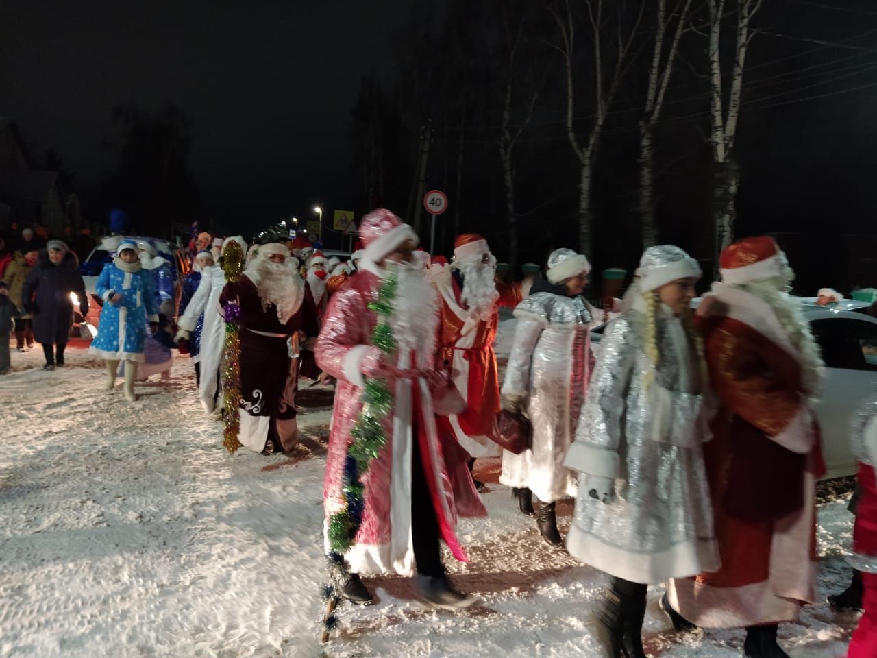 В Камском Устье Старый Новый год отметили парадом Дедов Морозов