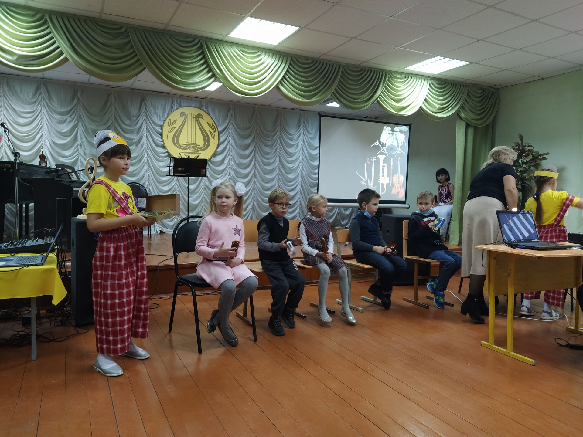В Камском Устье первоклассников приняли в ряды юных музыкантов