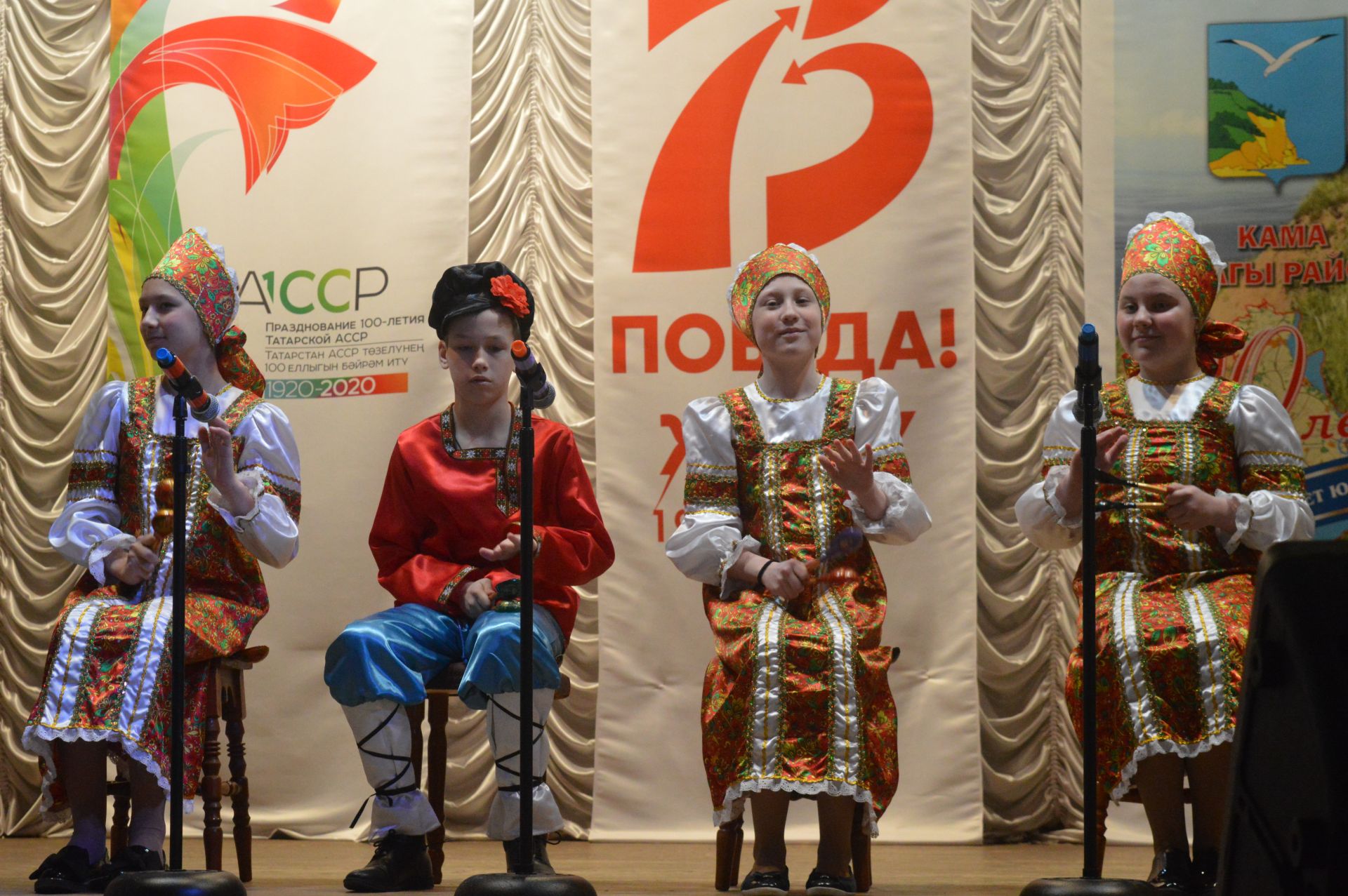 Фестиваль "Без бергэ" в Камском Устье собрал талантливых юных певцов, танцоров и чтецов (фоторепортаж + видео)