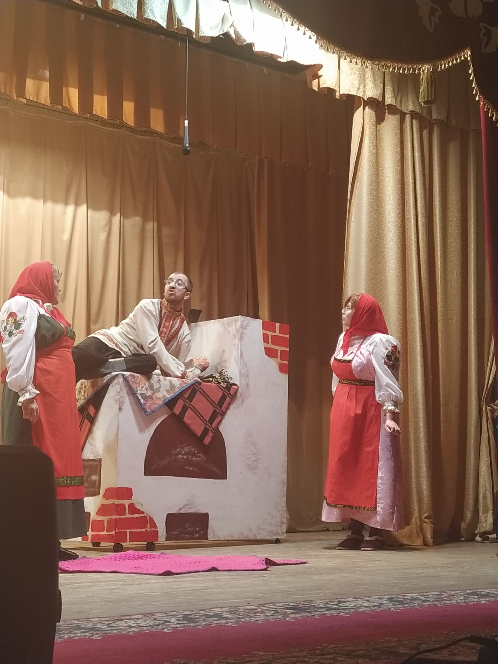 Женщинам Камского Устья на 8 марта подарили сказку