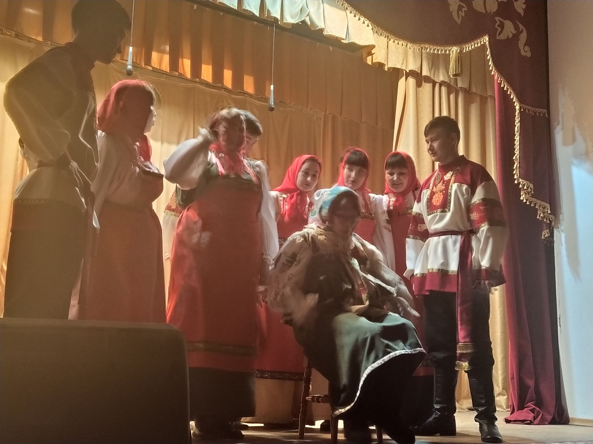 Женщинам Камского Устья на 8 марта подарили сказку