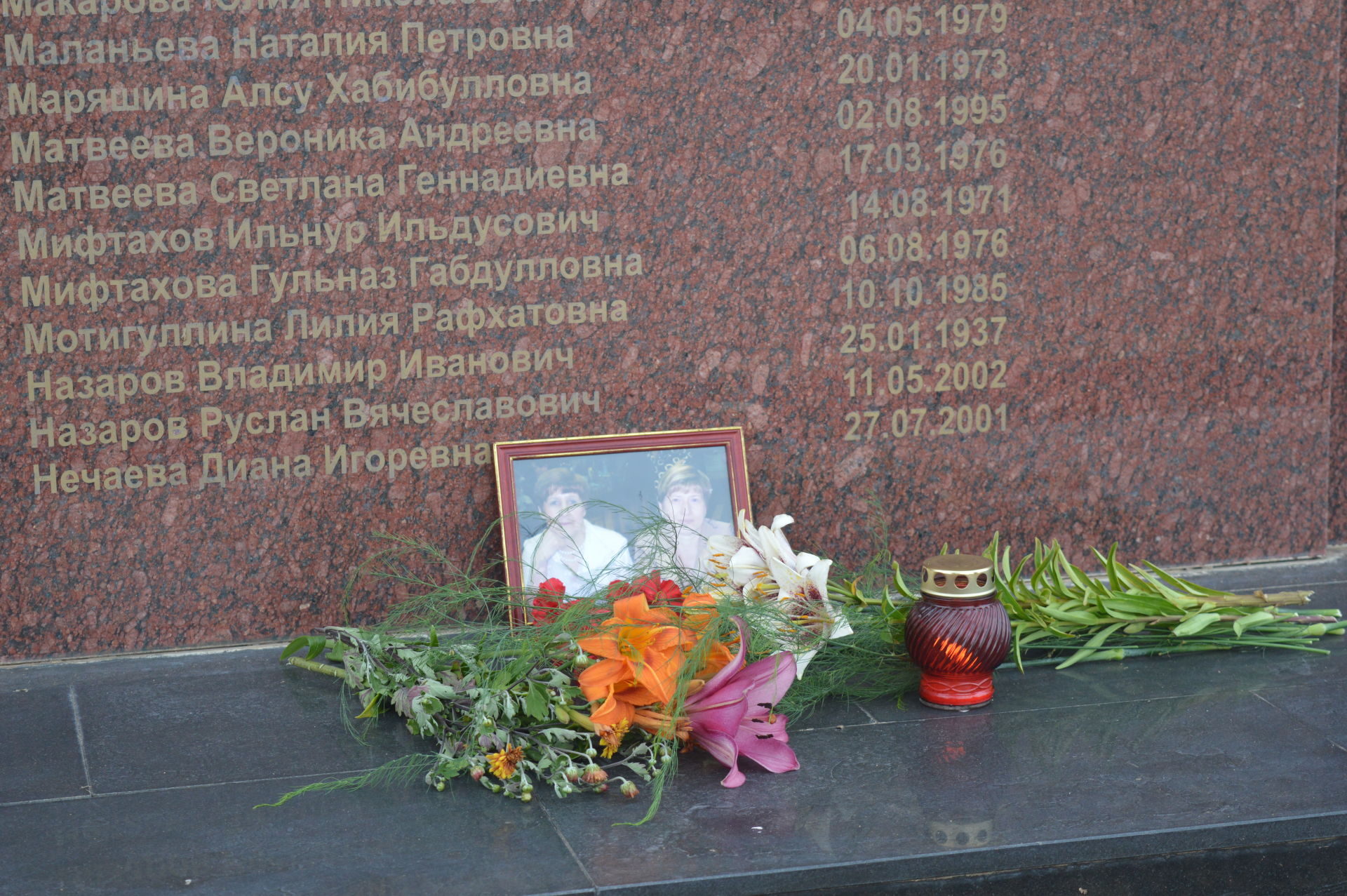 Сегодня в Камском Устье вспоминают жертв крушения теплохода "Булгария" (фоторепортаж, видео)