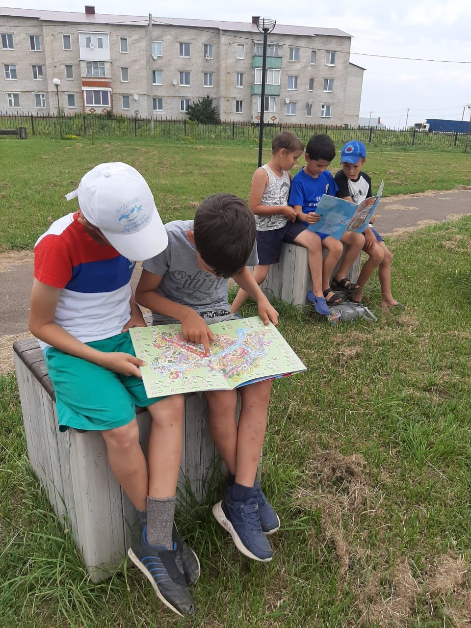 В парке Туфана Миннуллина прошла презентация книги «Татарстан: книга-панорама» для младших школьников