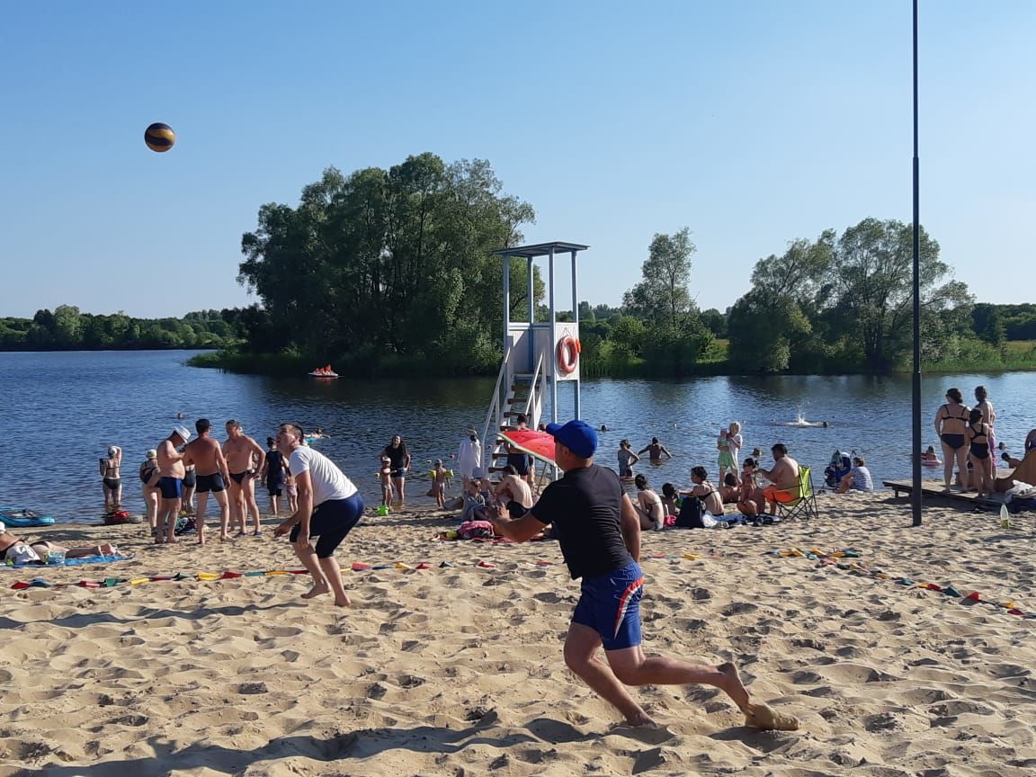 Шесть команд приняли участие в состязаниях по пляжному волейболу