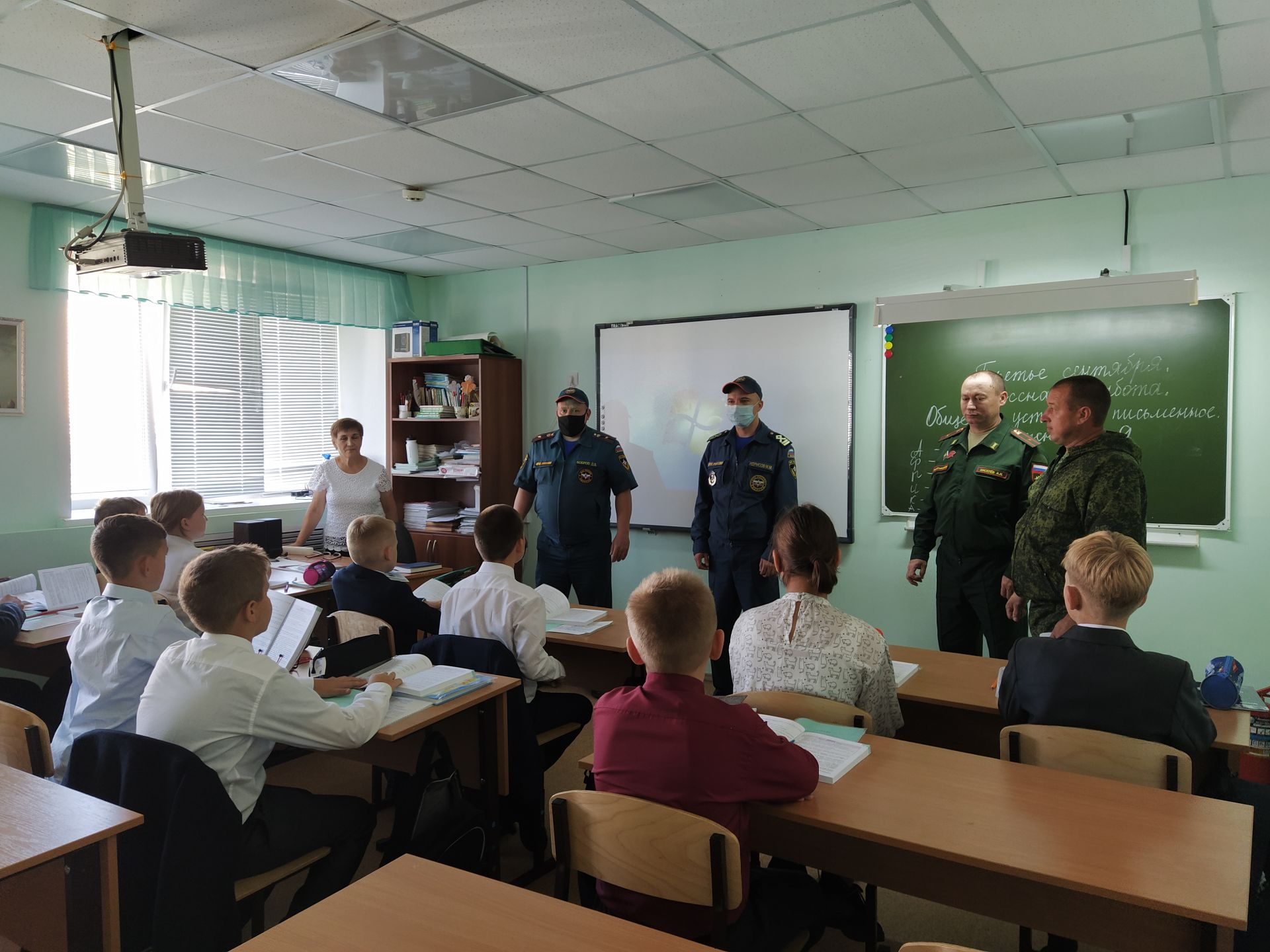 Сегодня в трёх школах Камско-Устьинского района прошла учебная эвакуация