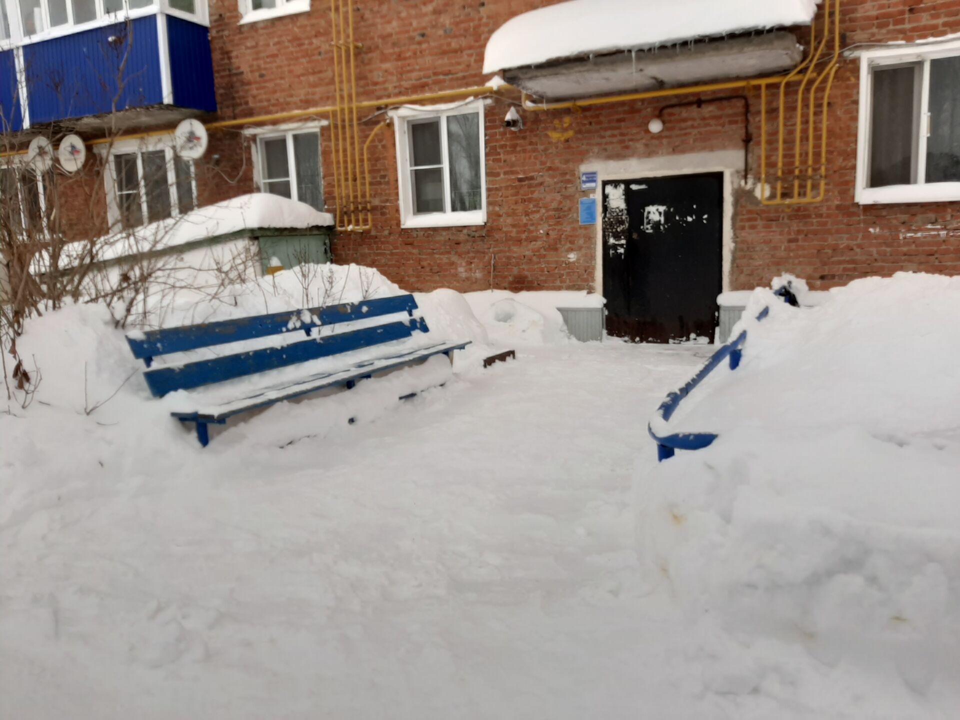 В районе повсеместно идет работа по борьбе с последствиями снегопада