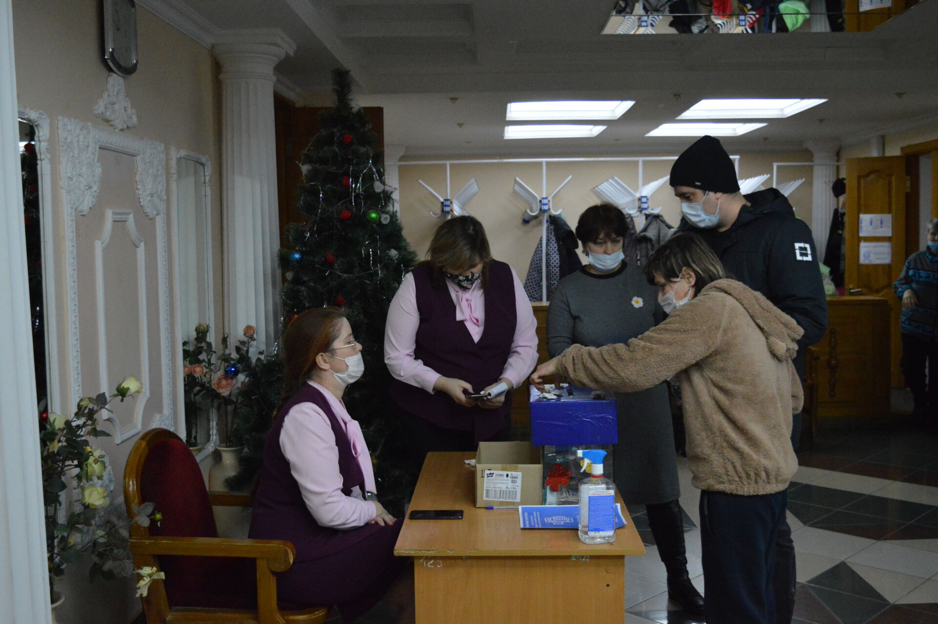 В рамках акции "Белый цветок" в Камском Устье собирают средства для семьи Хайруллиных из деревни Челны
