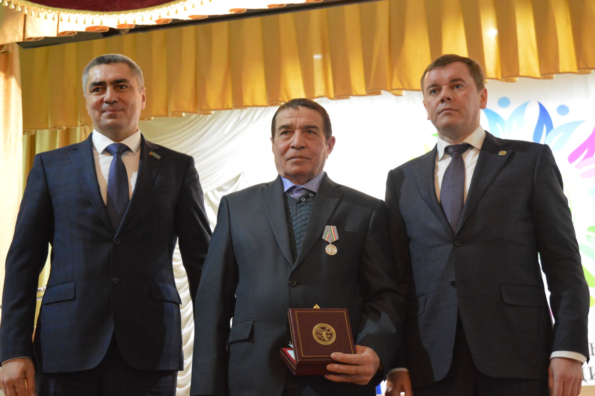 Награждение камскоустьинцев на отчётном заседании Совета муниципального района