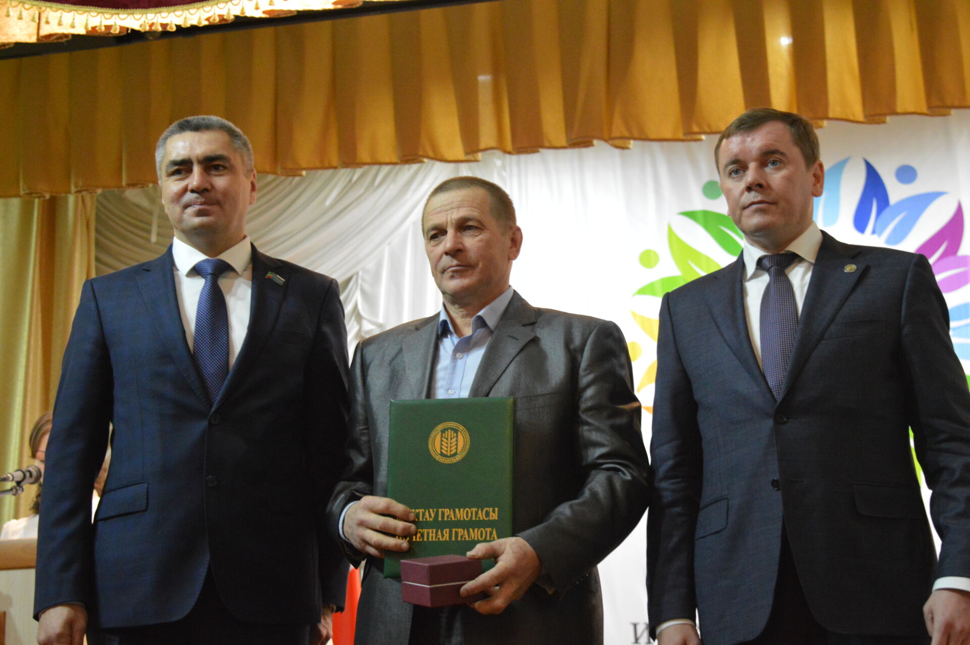 Награждение камскоустьинцев на отчётном заседании Совета муниципального района