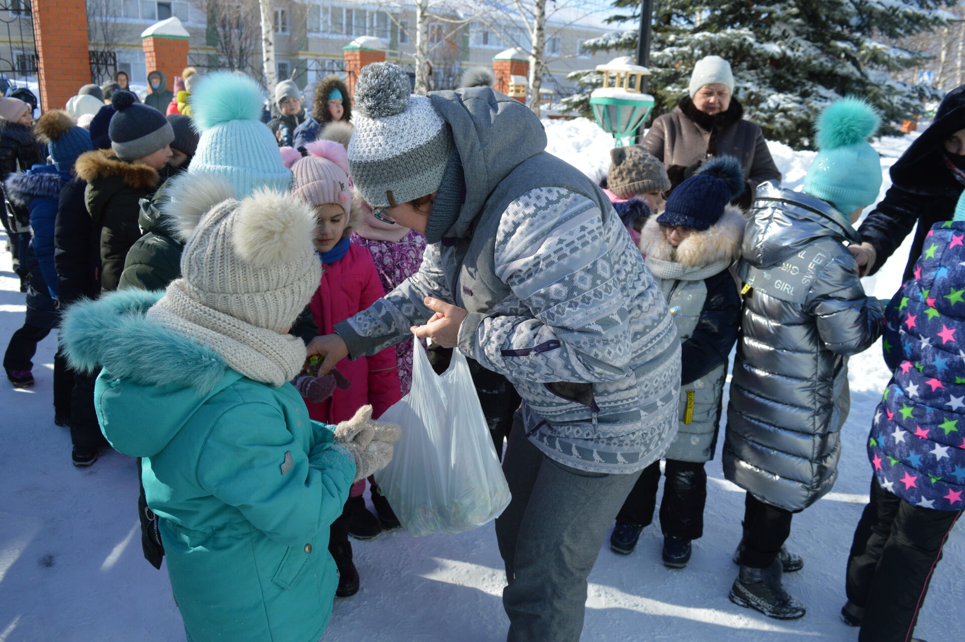 Зимний сабантуй провели для учеников начальных классов Камскоустьинской школы