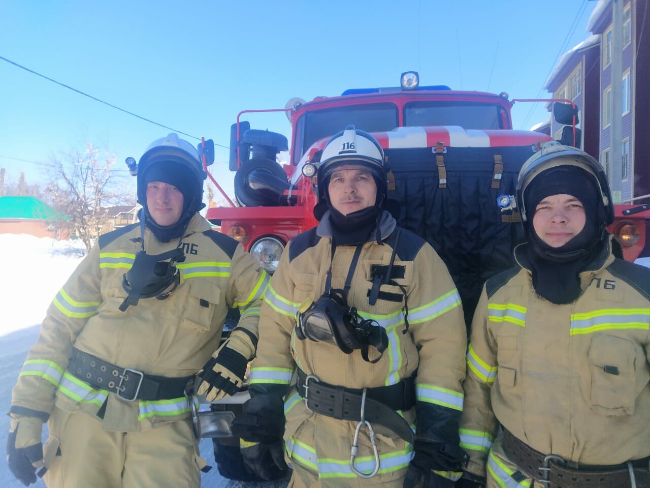 На учениях МЧС в кадетской школе  спасали учителя, оставшегося на третьем этаже