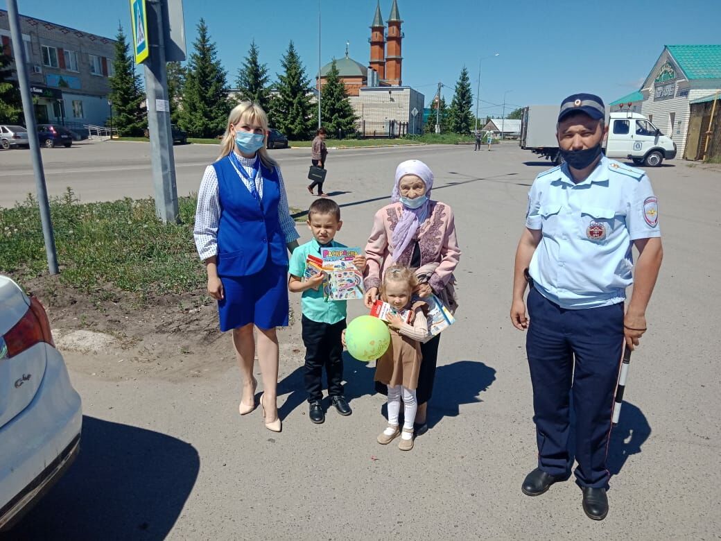 В Камском Устье сотрудники ГИБДД провели акцию