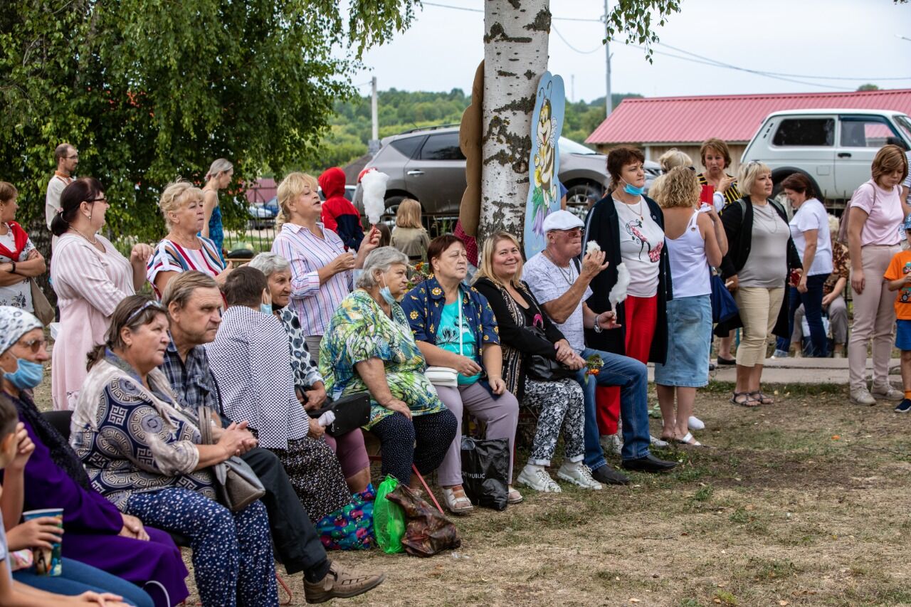 Фестиваль "Медовый вкус" в Теньках собрал гостей со всего района