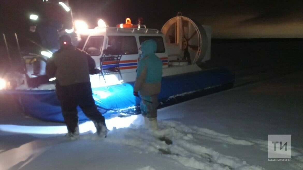 Провалившуюся под лед супружескую пару спасли в Татарстане