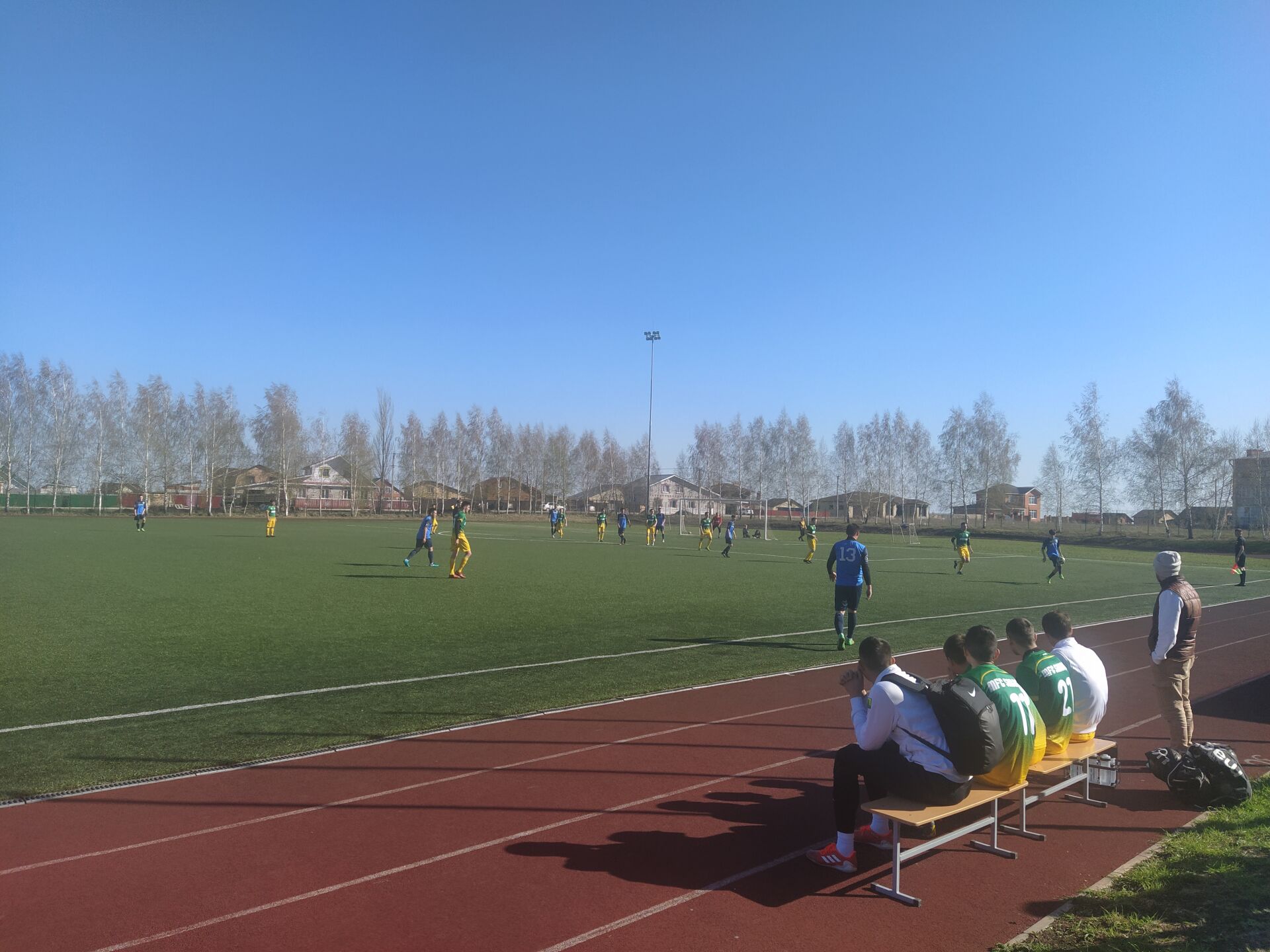 Сезон открыт: на Центральном стадионе Камского Устья прошел первый футбольный матч