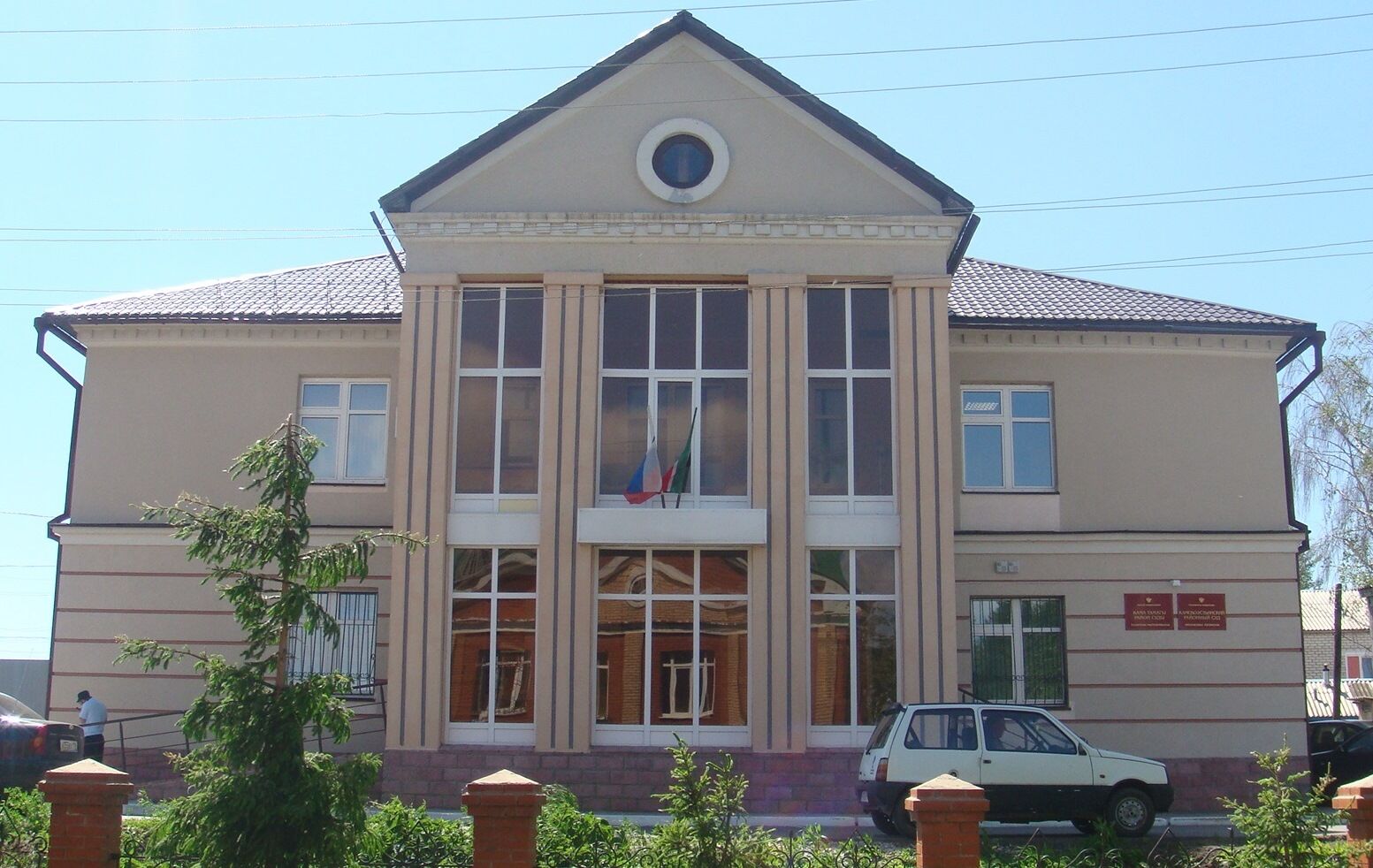 В Камско-Устьинском районном суде назначили наказание мужчине, который мешал сотрудникам ГИБДД оформлять протокол на свою знакомую