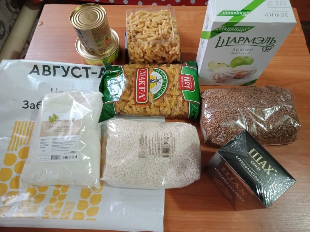 Камскоустьинцы начали получать продуктовые пакеты ко Дню пожилых от ООО «Август- Камское Устье»