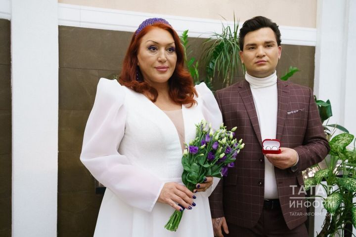 Жительница Казани вышла замуж за приемного сына