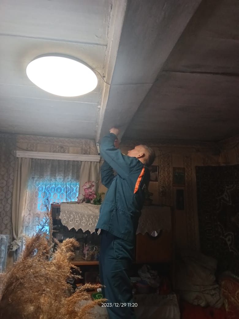 Праздник без опасности встретят еще пять семей камскоустьинцев
