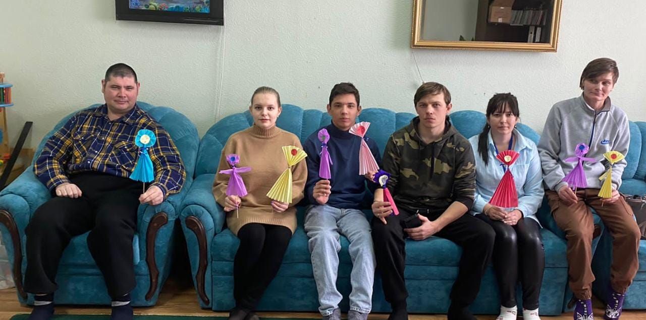 В Камском Устье делали куклу -МАСЛЕНИЦУ