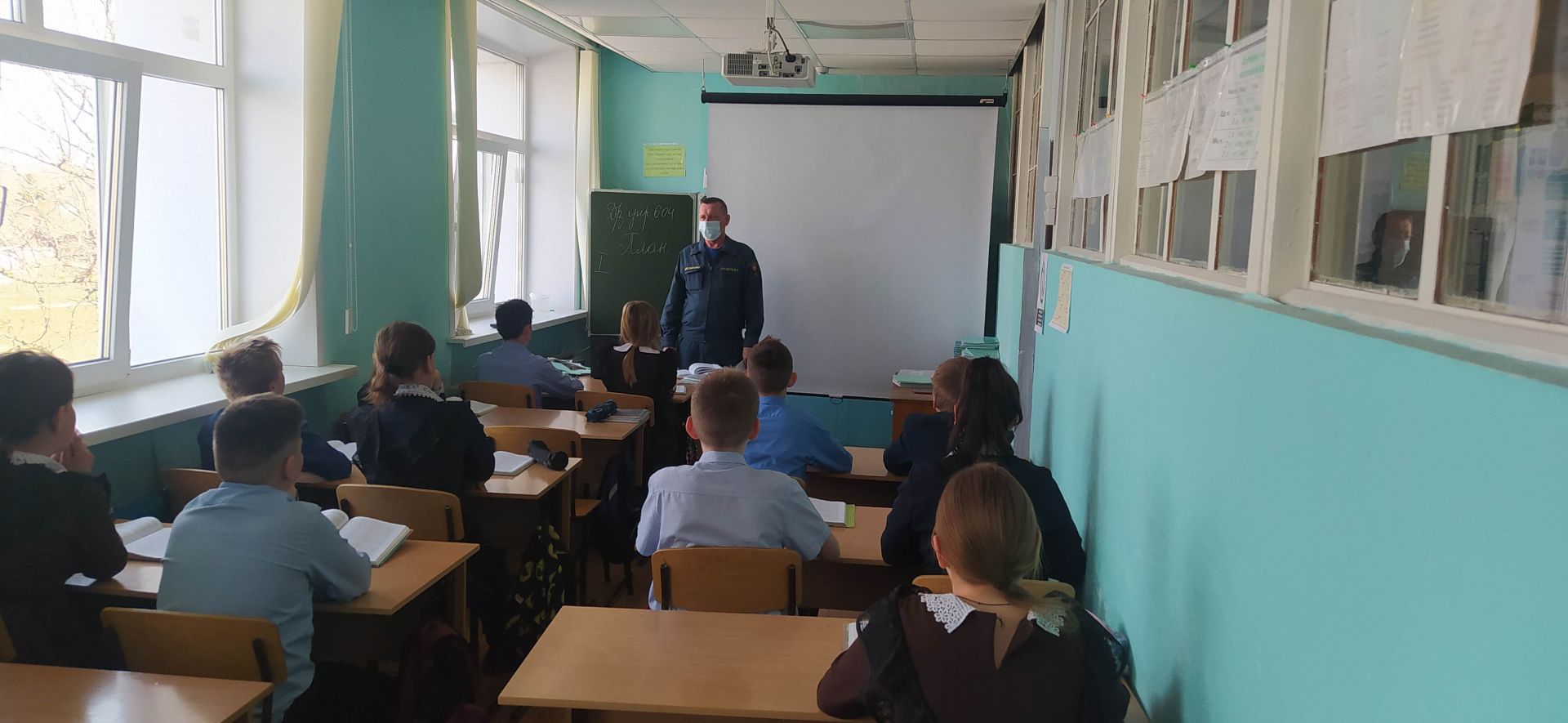 Открытый урок по пожарной безопасности прошел в школе