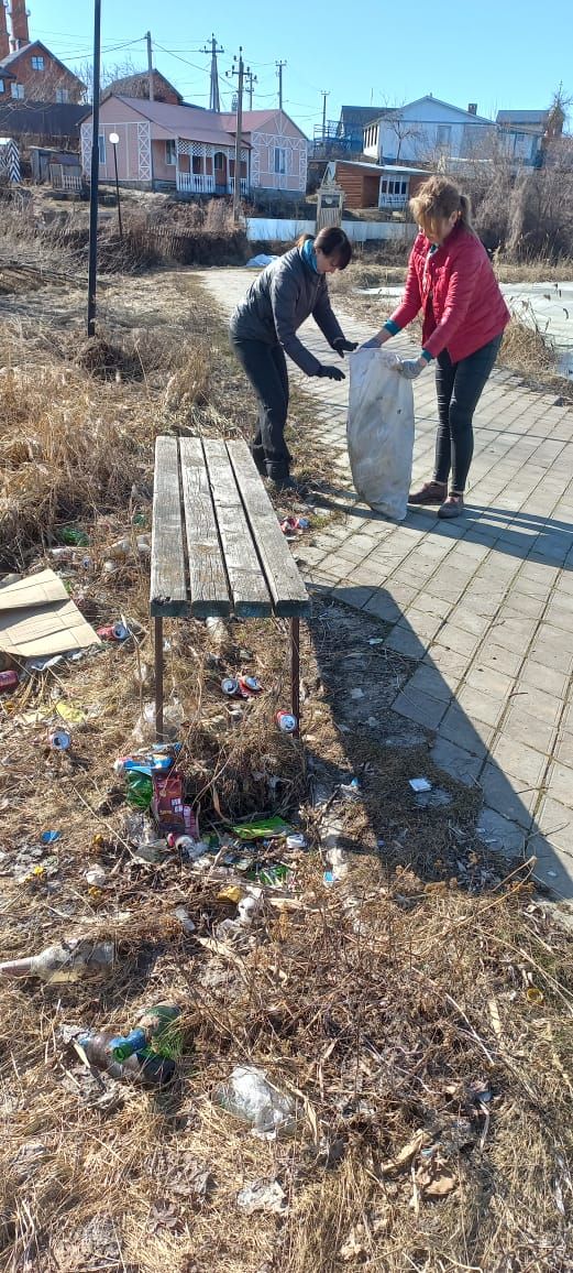 Осталась одна скамейка и около той нет урны