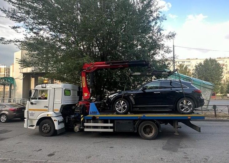 Приставы арестовали Infiniti у казанца