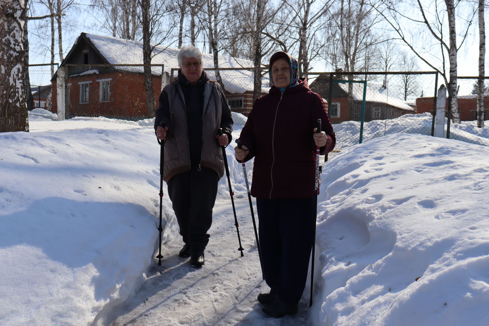 С песней по дороге до села