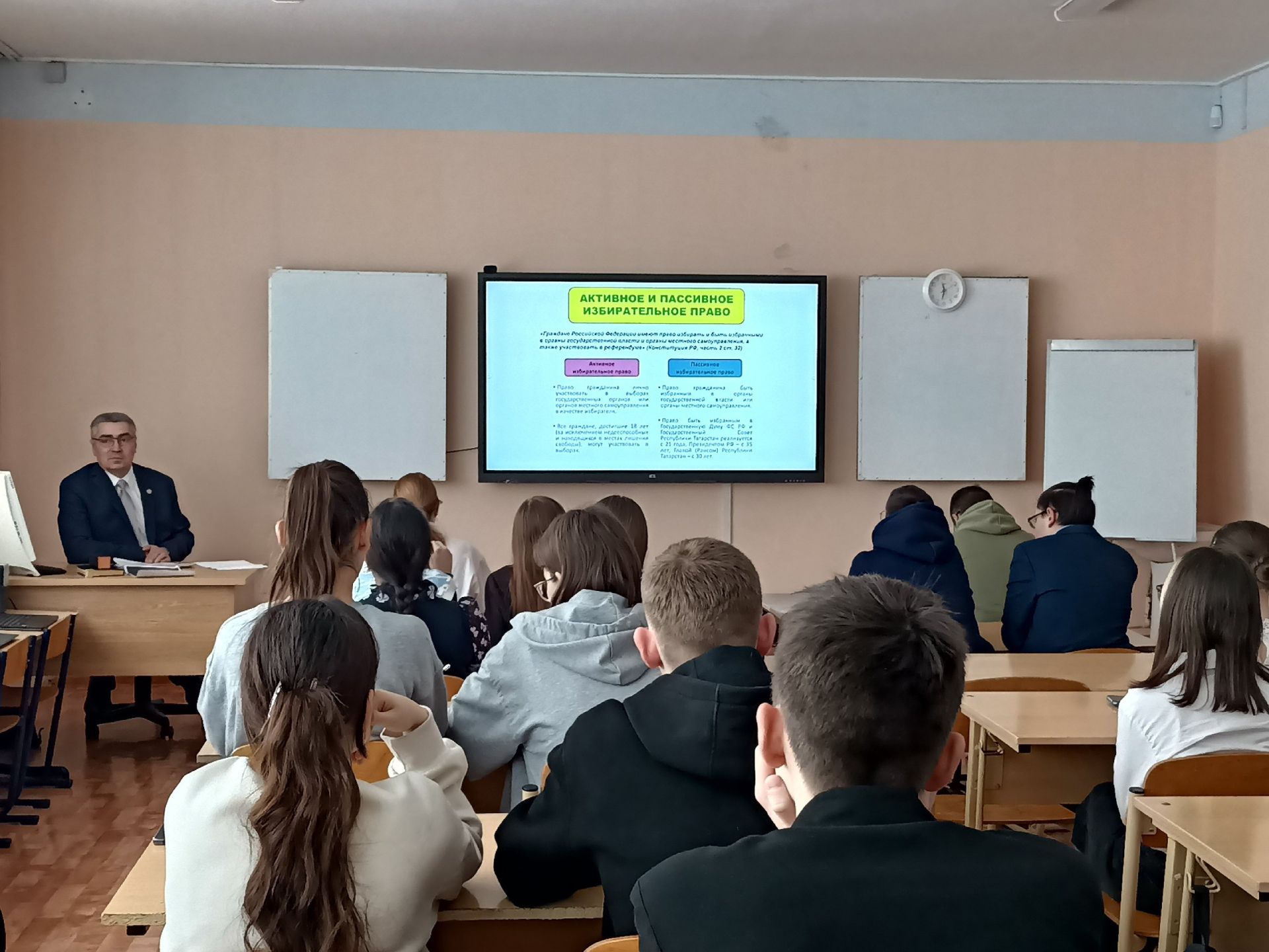 Глава Камско-Устьинского района провел парламентский урок