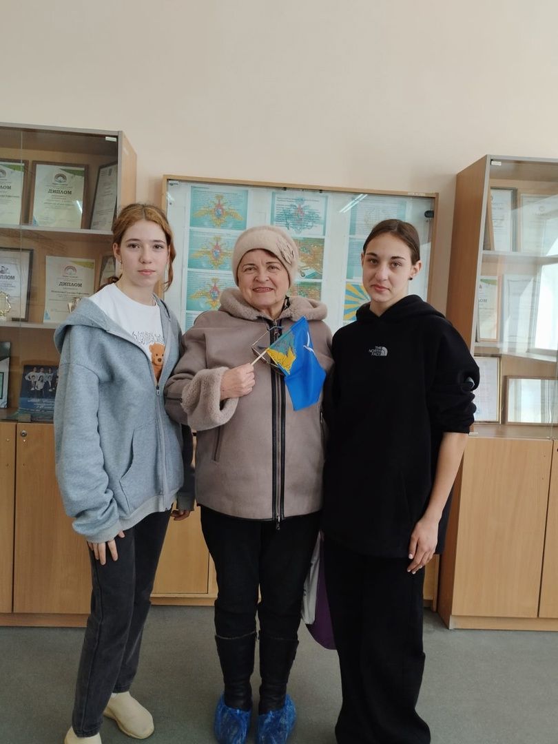 Камско-Устьинские ветераны педагогического труда получили подарки