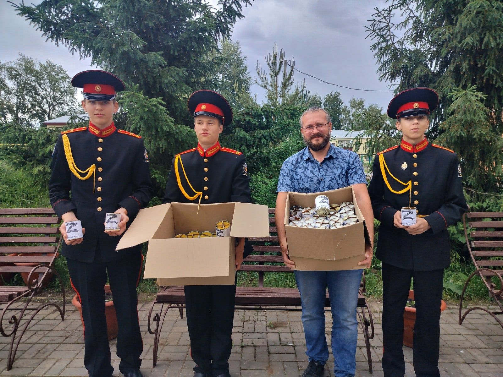 Тепло солдату из детских рук
