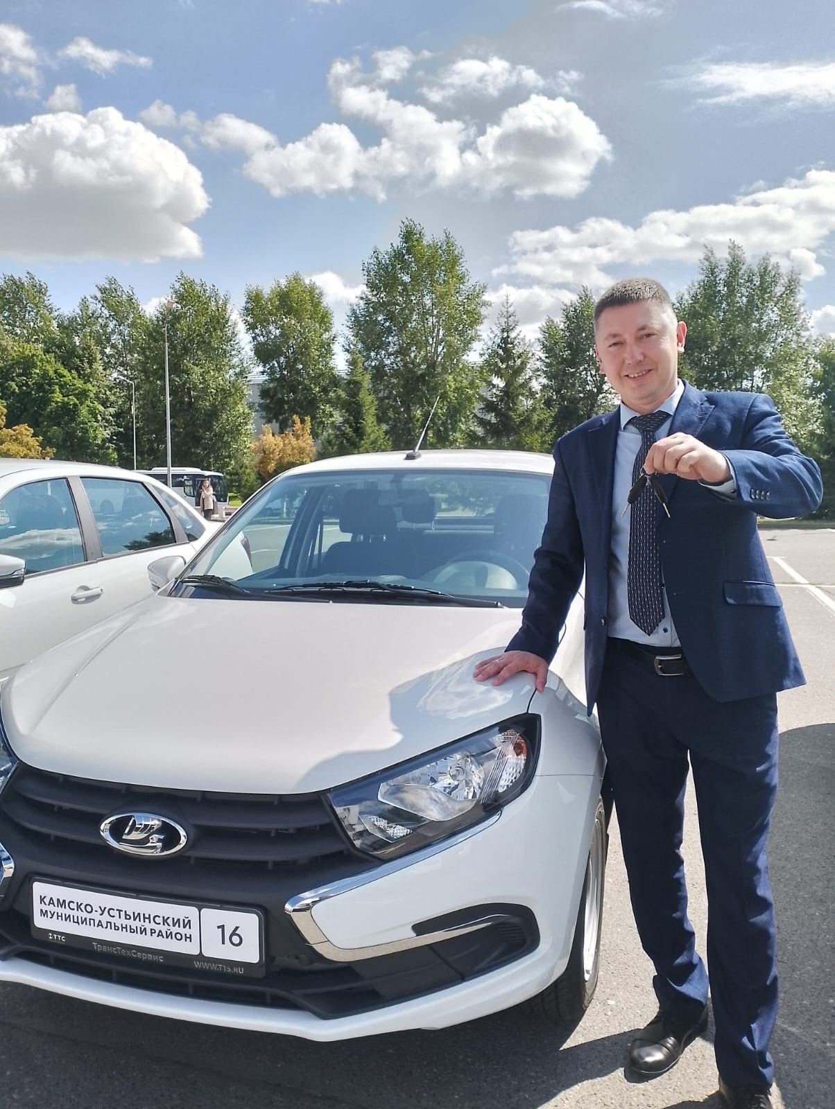 Новую Lada Granta получил отдел молодежи и спорта Камско-Устьинского района