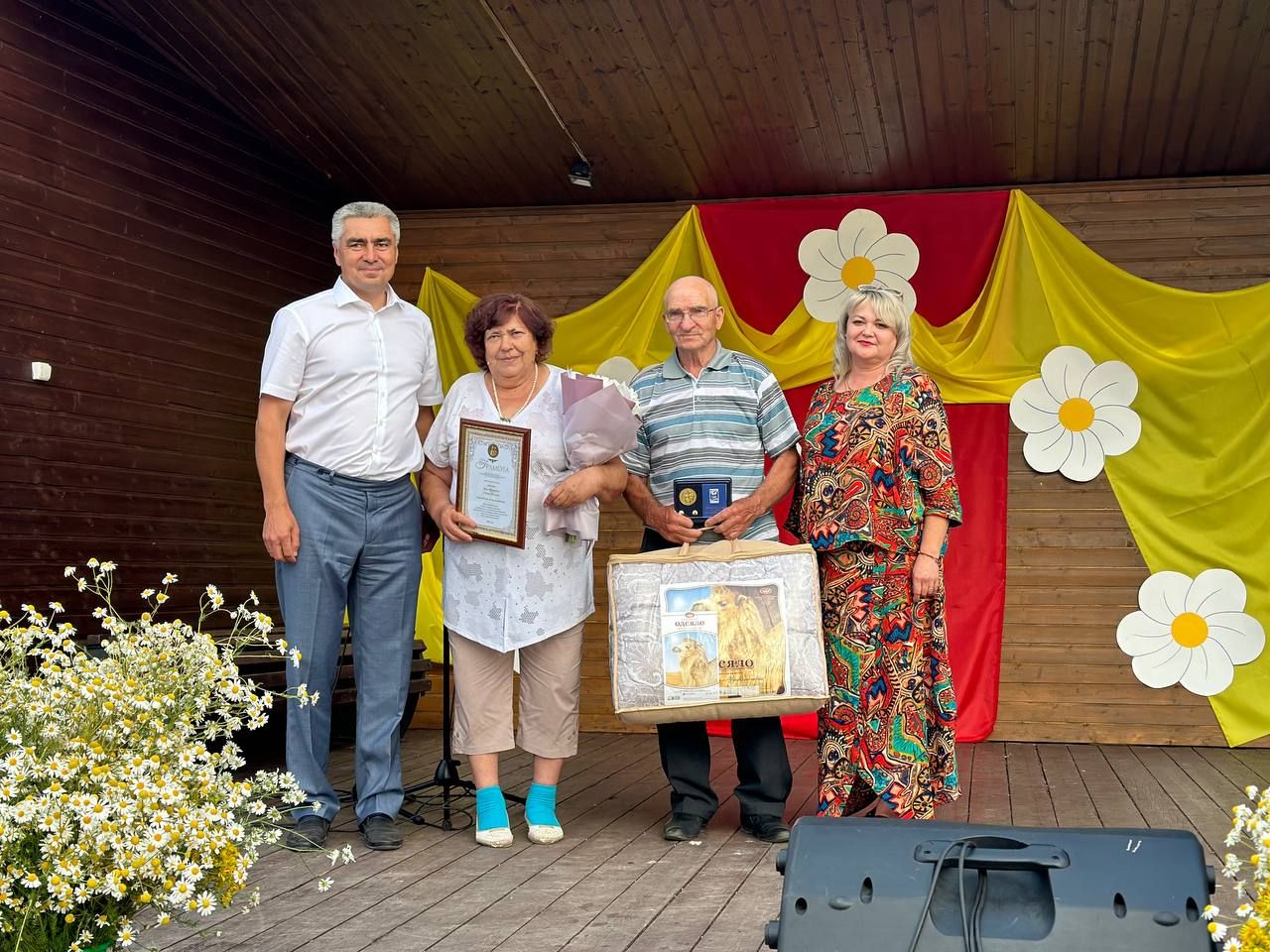 Супружеские пары Камско-Устьинского района поздравили с Днем семьи