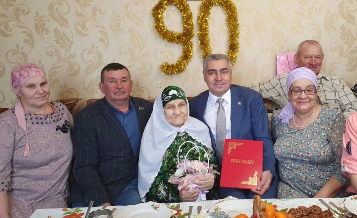 90-летний юбилей отметила жительница Камско-Устьинского района Нурзия Салимова