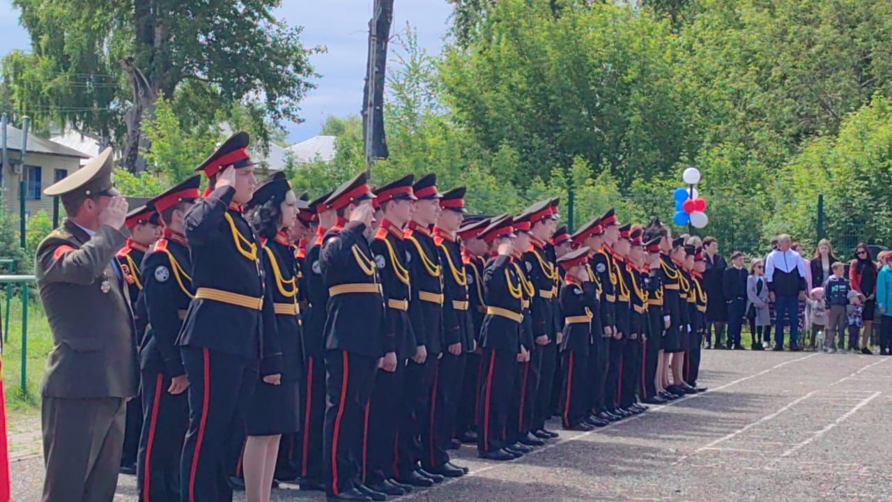 Четким строем из школы во взрослую жизнь