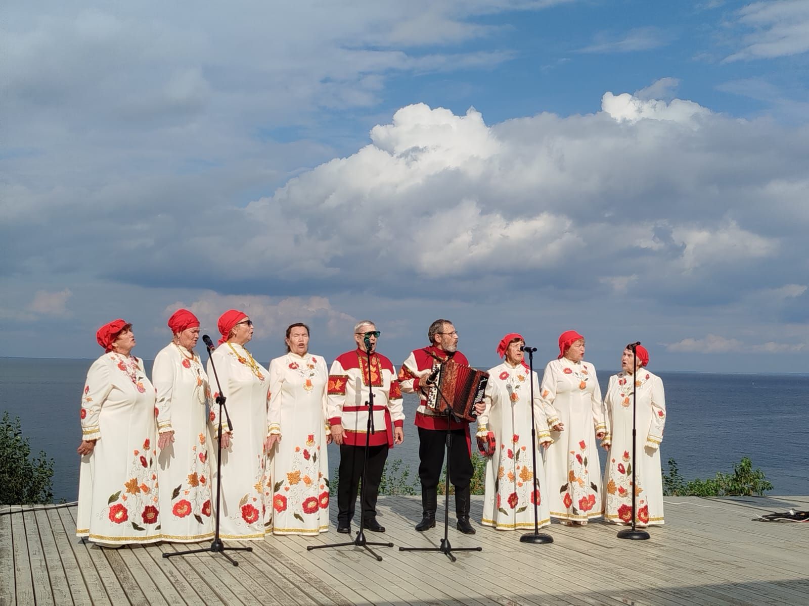 Песне над Волгой и дождь не помеха