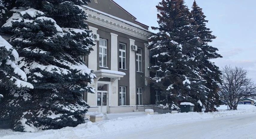 Старую администрацию отрезали от теплотрассы
