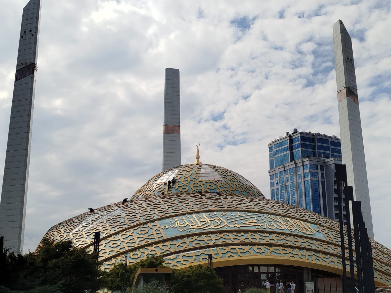 Северный Кавказ: Мемориал памяти и славы, Гордость мусульман и Сердце Матери