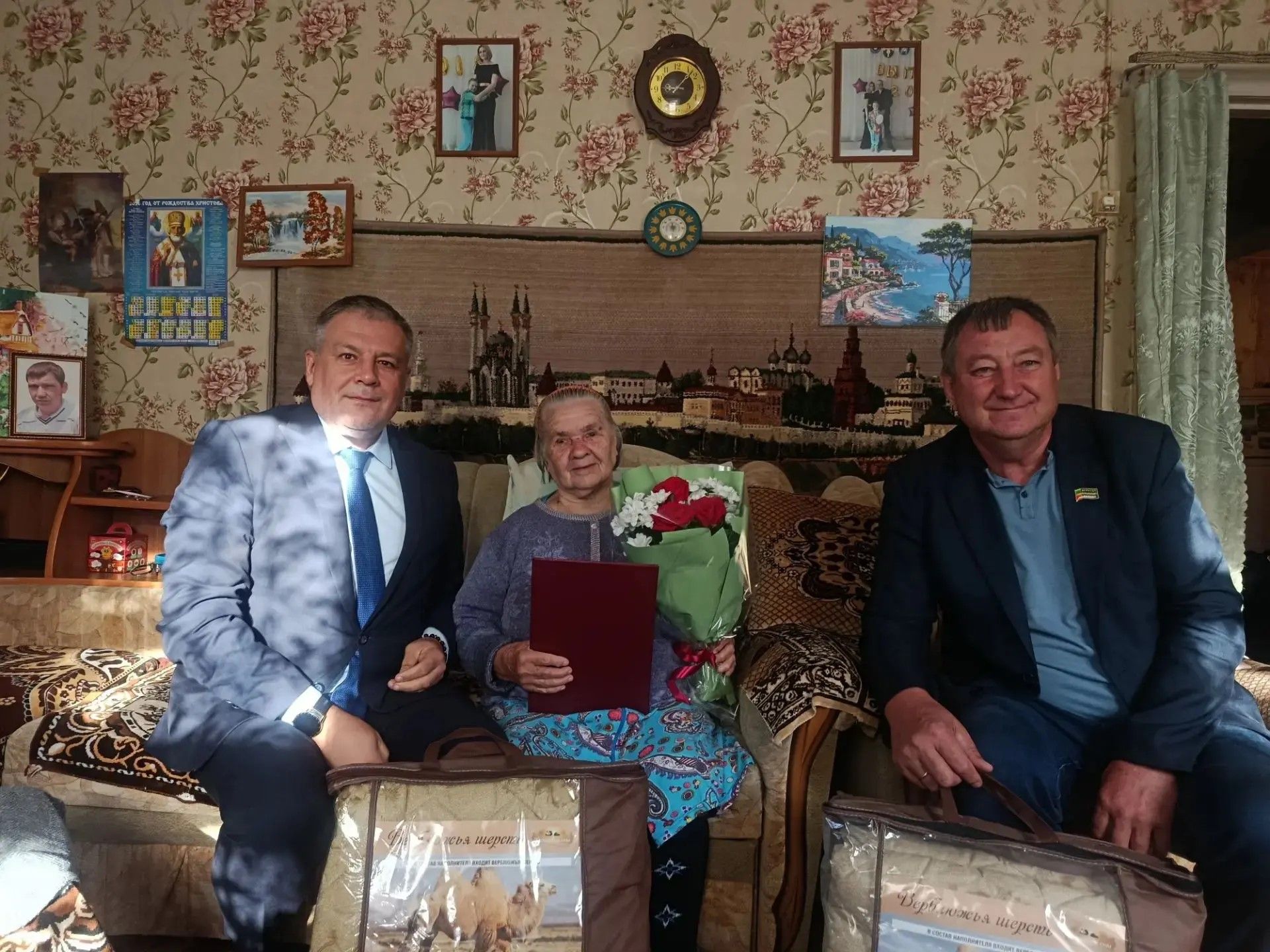 В Теньках с юбилеем поздравили долгожительницу села