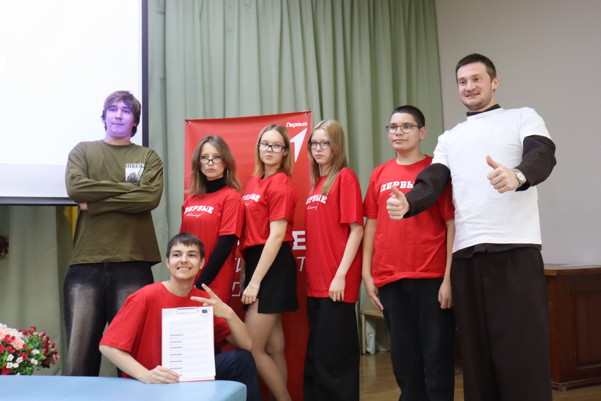 Стендап-комики провели «Классную встречу» для старшеклассников Камского Устья