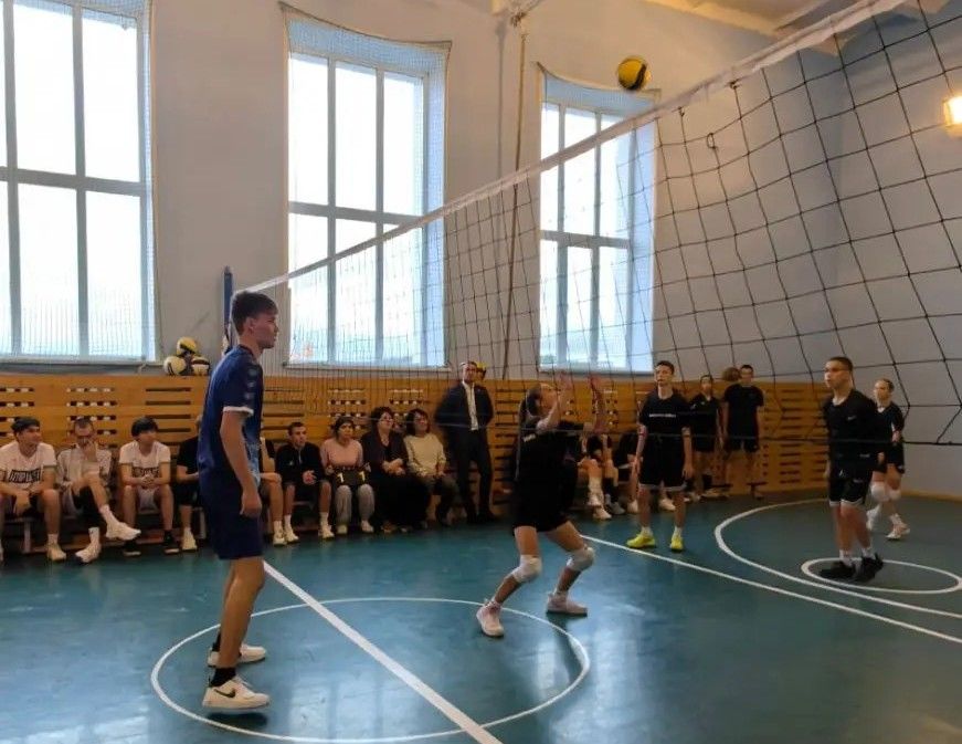 Волейбольный турнир в честь 105-летия страховой комапании