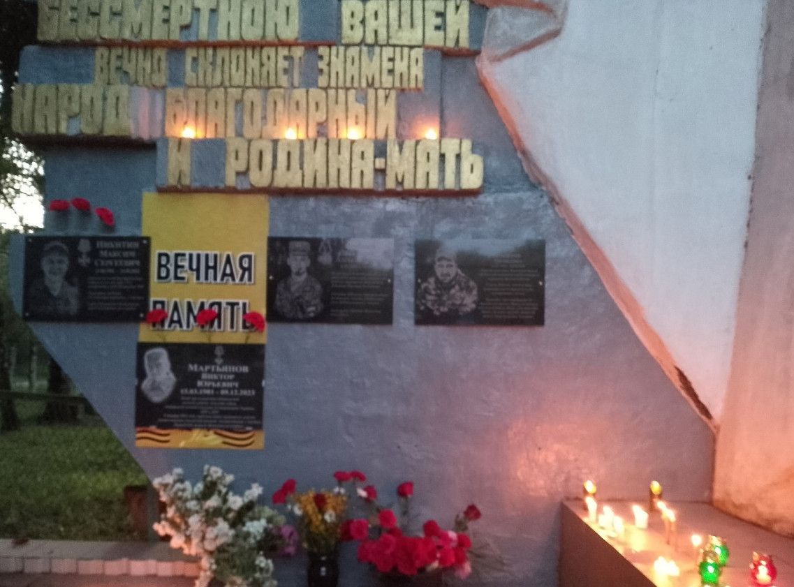 В Осинниках установили мемориальные доски двум защитникам Отечества