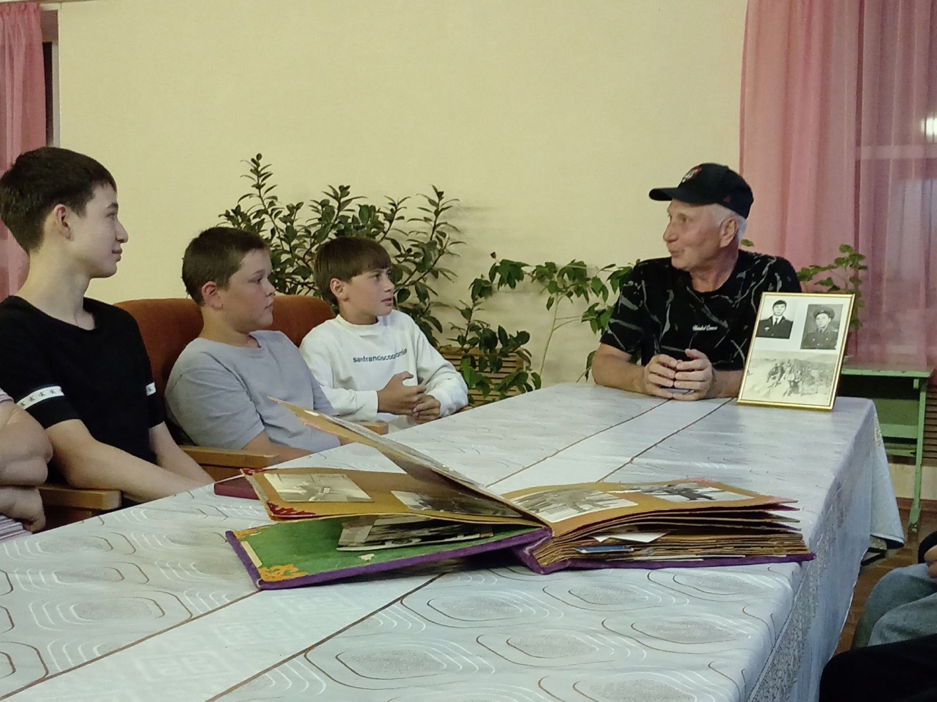Ветеран-афганец рассказал школьникам о войне